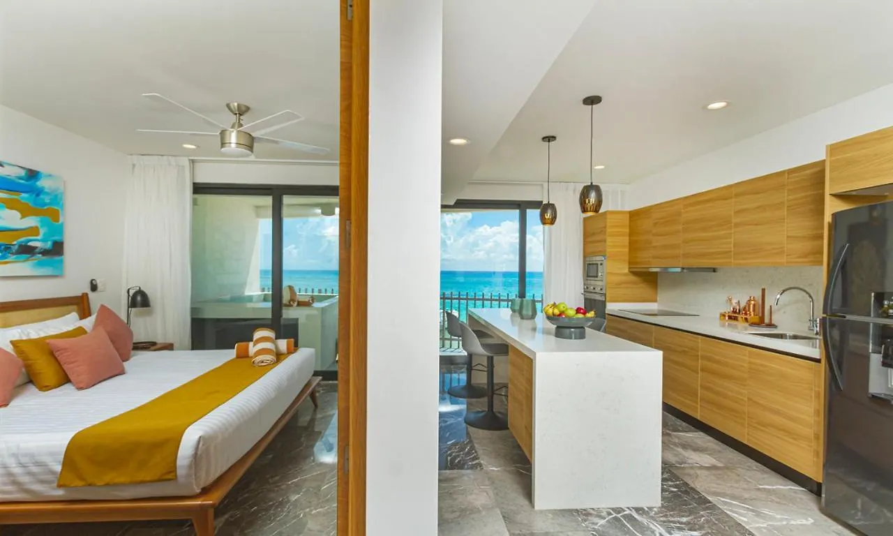 Ocean Blue Front Beach Apartment Playa del Carmen