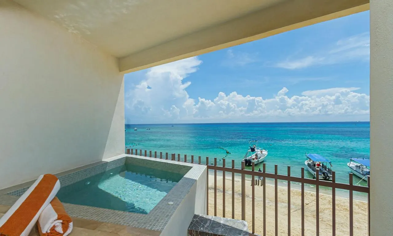 Ocean Blue Front Beach Apartment Playa del Carmen